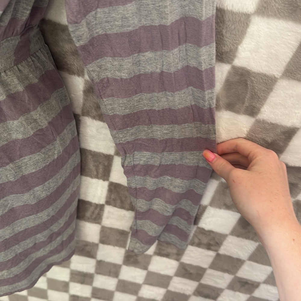 A Pea in the Pod Lavender and Gray Tie Robe Size S/Small - Picture 5 of 15